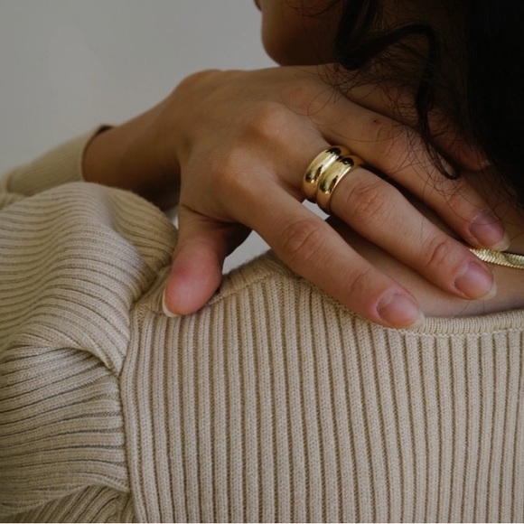 Statement gold ring, stacking gold ring, double band gold ring - Picture 9 of 10